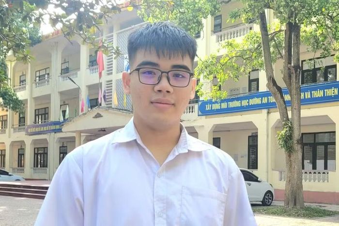 Phạm Trần Tuấn Phong, học sinh lớp 12 Trường THPT Thái Thuận.