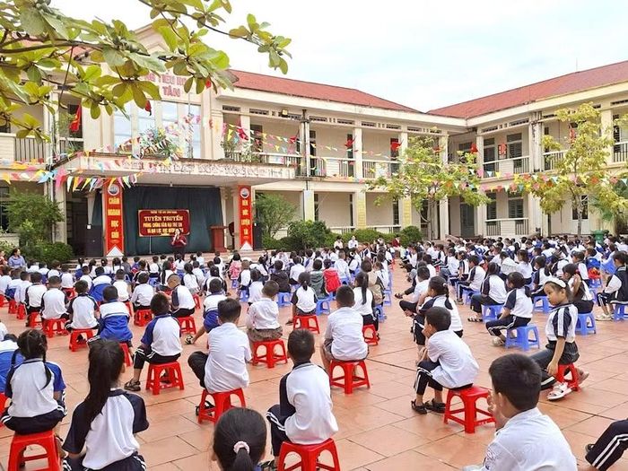 Buổi tuyên truyền phòng, chống xâm hại trẻ em và bạo lực học đường tại Trường Tiểu học Bình Thanh (xã Bình Thanh, tỉnh Hưng Yên). Ảnh: NVCC