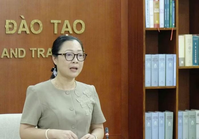 Thứ trưởng Bộ GD&ĐT Nguyễn Thị Quyên Thanh phát biểu tại cuộc họp.