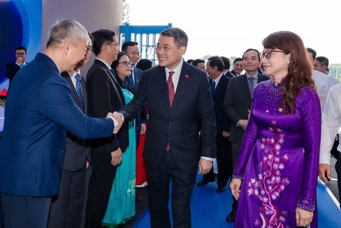 Thủ tướng Lê Minh Hưng dự lễ khai khóa 2026 của Đại học Quốc gia TPHCM. Ảnh: NTCC.