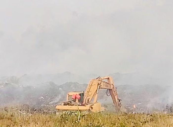 Địa phương huy động phương tiện xử lý dứt điểm các điểm cháy âm ỉ.