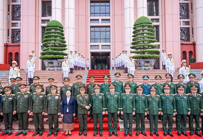 Đoàn đại biểu hai nước chụp ảnh chung. (Ảnh: Nguyễn Hồng)