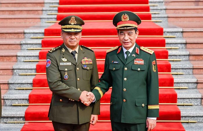 Đại tướng Phan Văn Giang đề nghị hai bên tăng cường tham vấn, ủng hộ lẫn nhau tại các diễn đàn đa phương và hợp tác giữa Quân đội ba nước Việt Nam-Lào-Campuchia... (Ảnh: Nguyễn Hồng)