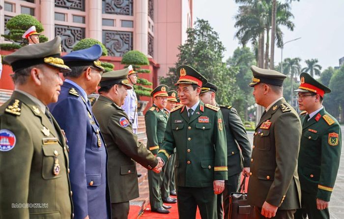 Đại tướng Phan Văn Giang khẳng định, hợp tác quốc phòng giữa Việt Nam và Campuchia tiếp tục đạt được nhiều kết quả toàn diện, ngày càng thực chất, hiệu quả, là một trong những trụ cột quan trọng trong quan hệ giữa hai nước. (Ảnh: Nguyễn Hồng)