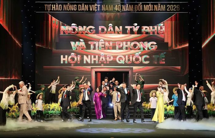 Màn nghệ thuật "Em đi giữa biển vàng" là sự xuất hiện của 19 nông dân trong nhóm "Nông dân tỷ phú và tiên phong hội nhập quốc tế". Ảnh: BTC