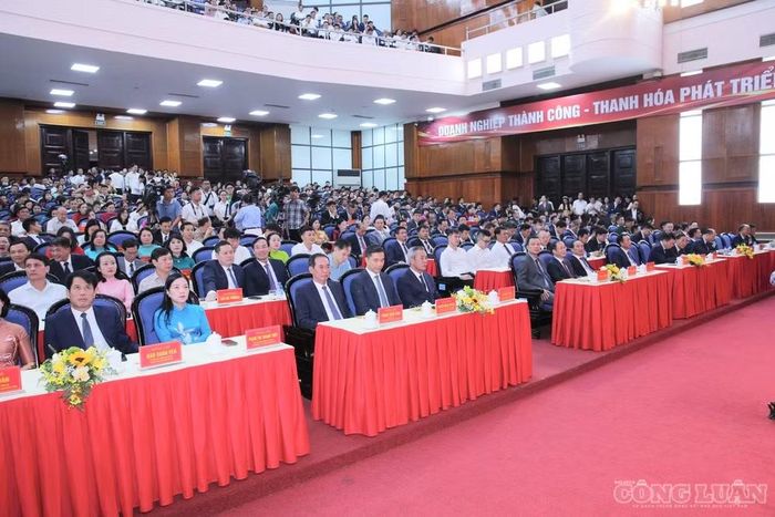 Các đại biểu tham dự buổi lễ