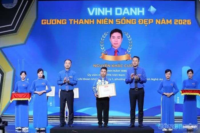 Anh Nguyễn Khắc Cường được tuyên dương "Thanh niên sống đẹp" tiêu biểu năm 2026. Ảnh: Kim Long