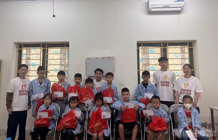 Anh Nguyễn Khắc Cường cùng với các nhà hảo tâm triển khai nhiều hoạt động ý nghĩa hướng về các hoàn cảnh khó khăn trên địa bàn tỉnh Nghệ An. Ảnh: Kim Long