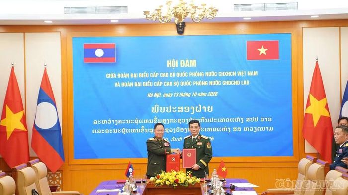 Đại tướng Phan Văn Giang và Đại tướng Khamliang Outhakaysone ký kế hoạch hợp tác quốc phòng Việt Nam - Lào năm 2027.