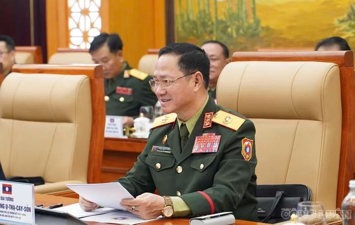 Đại tướng Khamliang Outhakaysone phát biểu.