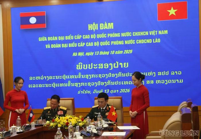 Đại tướng Phan Văn Giang và Đại tướng Khamliang Outhakaysone ký kế hoạch hợp tác quốc phòng Việt Nam - Lào năm 2027.