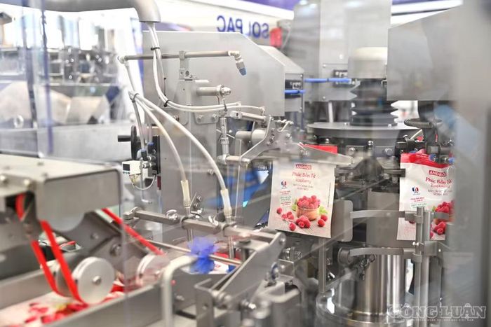 Với các dòng máy gia công chính xác, trung tâm CNC nhiều trục, dụng cụ cắt gọt, thiết bị đo lường và kiểm soát chất lượng, hệ thống tự động hóa và giải pháp phục vụ vận hành nhà máy.