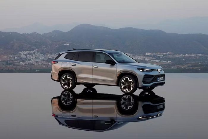 Mẫu SUV 7 chỗ ngồi hoàn toàn mới Volkswagen Tayron - Ảnh: VW