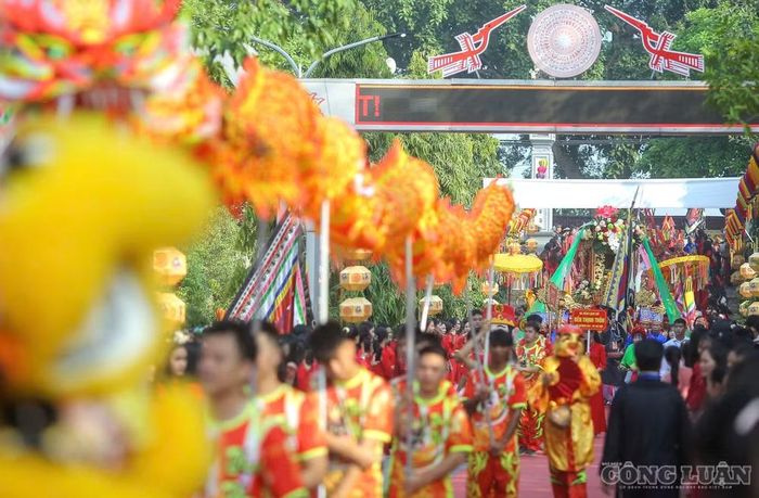 Các nghi thức truyền thống góp phần tái hiện không khí hào hùng của cuộc khởi nghĩa, đồng thời thể hiện lòng thành kính, biết ơn của các thế hệ đối với Hai Bà Trưng.