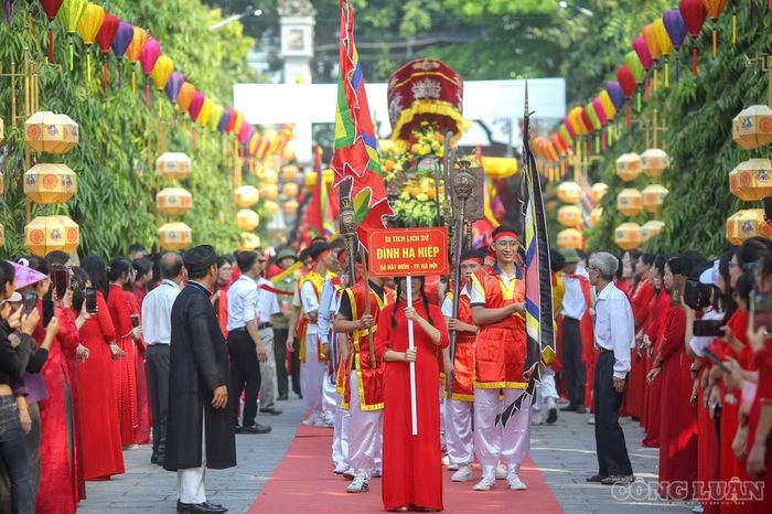 Cùng với việc bảo tồn các di tích lịch sử, công tác kết nối, phát huy giá trị di sản cũng được quan tâm. Thành lập năm 1992 với 11 di tích ban đầu, đến nay, Hội Liên hiệp các di tích cuộc khởi nghĩa Hai Bà Trưng đã phát triển lên 20 di tích thành viên, góp phần tăng cường liên kết trong hoạt động bảo tồn và phát huy giá trị lịch sử của cuộc khởi nghĩa.