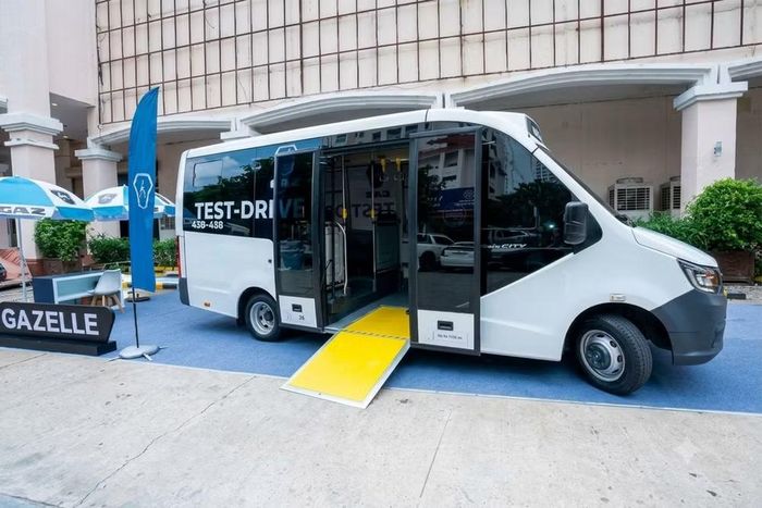 Mẫu xe buýt cỡ nhỏ GAZelle City - Ảnh: Hương Nguyễn