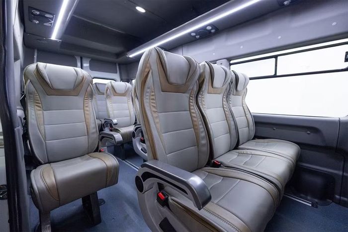 Khoang hành khách của mẫu xe Mẫu minibus GAZelle NN 16 chỗ - Ảnh: Hương Nguyễn