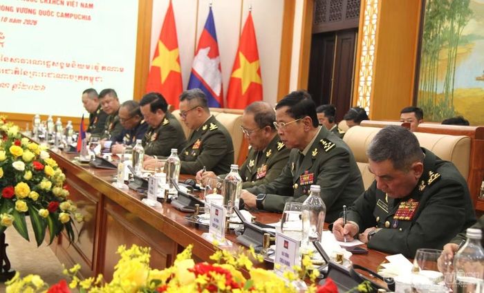 Các đại biểu Đoàn Campuchia tại hội đàm.