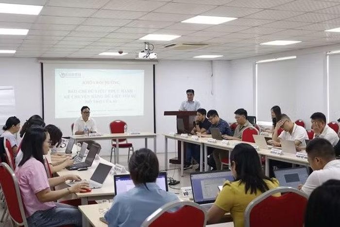 Các chương trình đào tạo không nên chỉ dừng ở việc phổ biến điều khoản, quy định, mà cần xuất phát từ những tình huống thường gặp trong quá trình tác nghiệp. Ảnh: PT