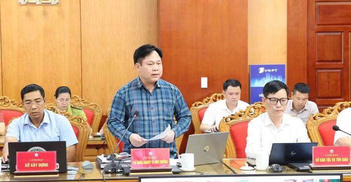 Lãnh đạo các sở báo cáo tại buổi họp chuyên đề - Ảnh: CT.