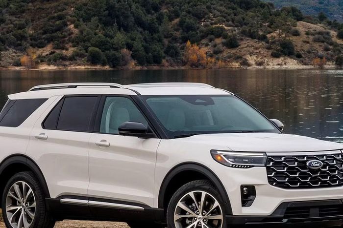 Ford phát triển chế độ Beach Mode giúp xe tự động rời khỏi vùng nước dâng cao, bảo vệ khỏi ăn mòn muối biển. Ảnh: AutoBlog
