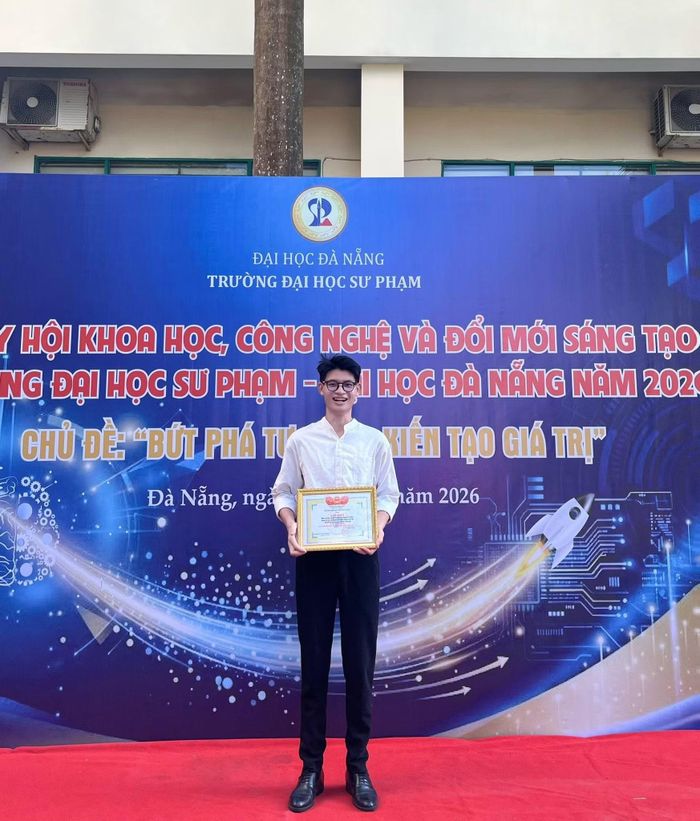 Các mối quan hệ trên mạng giúp Nguyễn Văn Sáng mở rộng góc nhìn, đồng thời tiếp cận thêm những cơ hội học tập, việc làm.