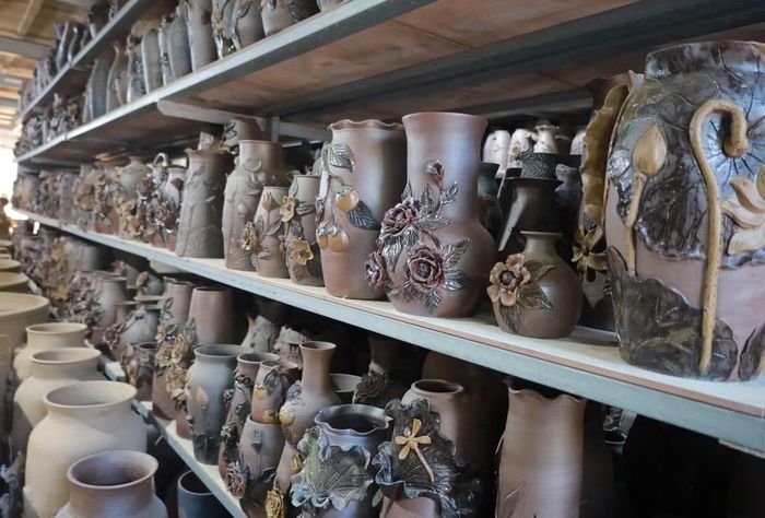 Những sản phẩm gốm do ông Nguyễn Hồng Quang chế tác