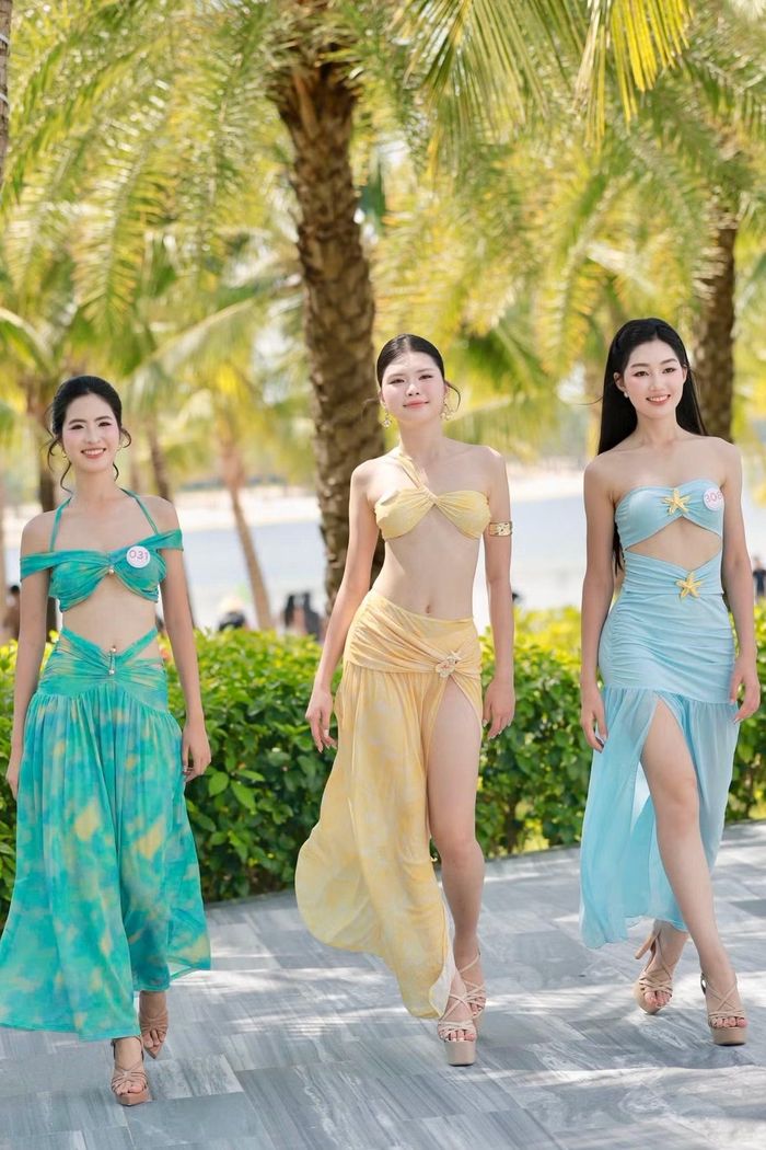 Các thí sinh khoe vóc dáng trong trang phục cocktail, chủ động tạo dáng trước ống kính ở thử thách mới.