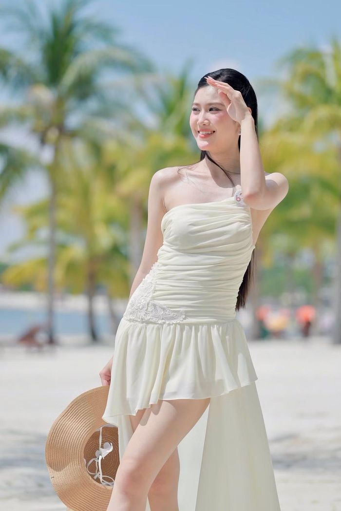 Phạm Vân Hà, Mai Thị Yến Nhi, Đặng Thị Ngọc Lan, Nguyễn Thục Uyên Nhi, Lê Phương Nghi và Tạ Thị Hoa thực hiện phần chụp hình tại bể bơi và trên bãi biển. Từ những bước trình diễn trên sân khấu chung khảo, các cô gái chuyển sang thể hiện biểu cảm, cách tạo dáng trước ống kính.