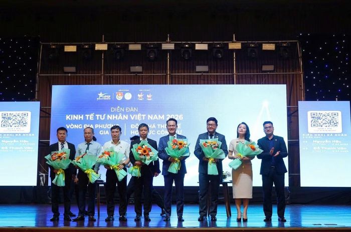 Lãnh đạo Hội Doanh nhân trẻ Việt Nam cùng các khách mời tham gia VPSF 2026 vòng địa phương.