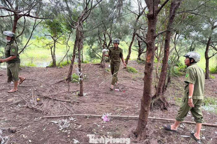  Tại xã Quỳnh Anh (Nghệ An), liên tiếp những ngày qua, Công an xã đã triển khai 5 tổ công tác với hơn 60 lượt cán bộ, chiến sĩ, phối hợp với các cơ quan chức năng trên địa bàn kiểm tra những địa điểm nghi có hoạt động săn bắt chim trời﻿. Qua kiểm tra, lực lượng chức năng phát hiện nhiều phương tiện, dụng cụ phục vụ việc bẫy bắt như lưới, chim mồi, keo dính và bả. 