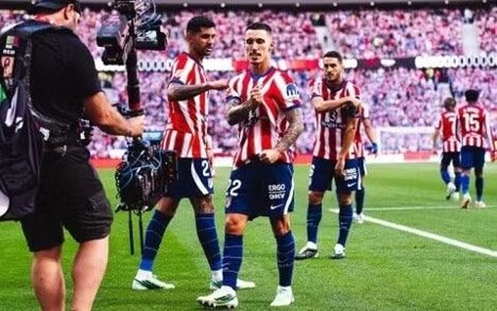 Cristian Romero và Alejandro Grimaldo.