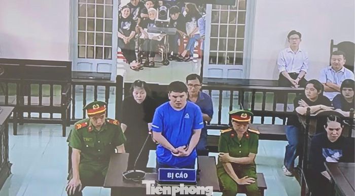 Bị cáo Nguyễn Văn Bảo Trung trả lời các câu hỏi trước tòa.