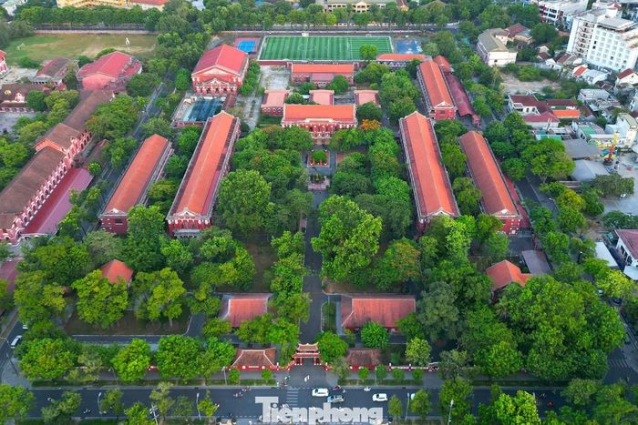 Trường Quốc học Huế được thành lập ngày 23/10/1896 theo chỉ dụ của vua Thành Thái.