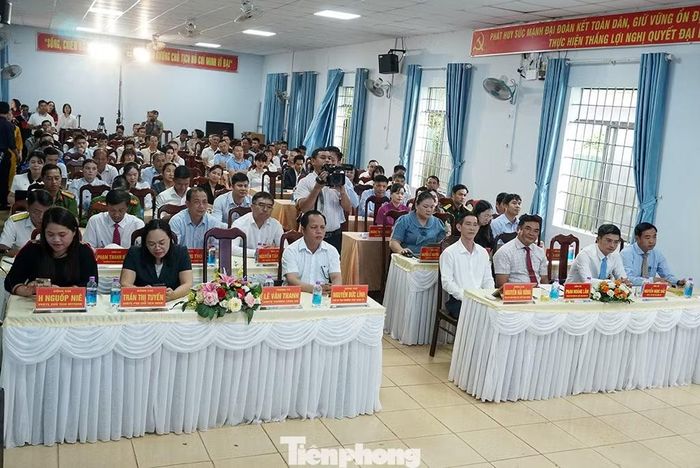 Đông đảo doanh nghiệp, doanh nhân, hộ kinh doanh dự hội nghị.
