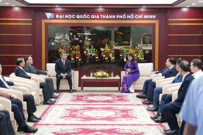 Thủ tướng Lê Minh Hưng làm việc với ĐHQG TPHCM.