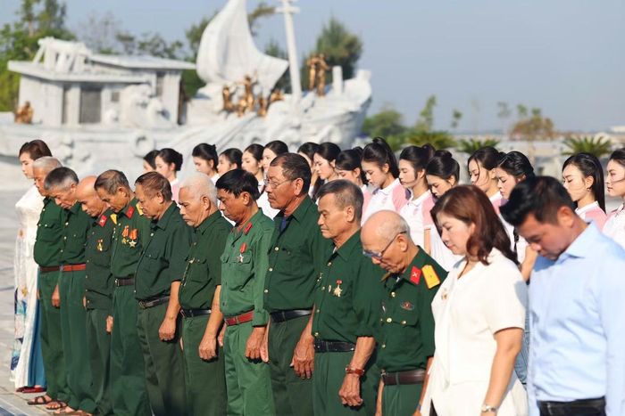 Tên gọi K15 cũng gắn với một dấu mốc lịch sử: “K” là ký hiệu quân sự chỉ cảng, còn “15” gắn với Nghị quyết Hội nghị Trung ương Đảng lần thứ 15 về đường lối và phương pháp cách mạng miền Nam. Từ nơi đây, những chuyến tàu bí mật ra khơi, góp phần đưa vũ khí, hàng hóa chi viện cho chiến trường.