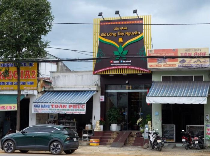 Cơ sở Già làng Tây Nguyên trên đường Phan Đình Phùng (phường Kon Tum, tỉnh Quảng Ngãi). Ảnh: TS