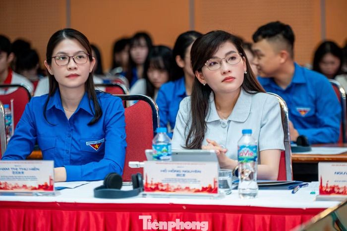 Chị Hồ Hồng Nguyên - Bí thư Trung ương Đoàn, Chủ tịch Hội đồng Đội Trung ương tham dự buổi tọa đàm.