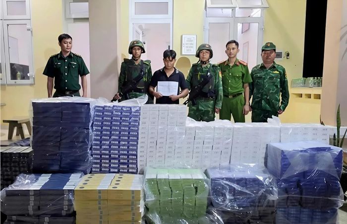 Tại Việt Nam, hoạt động buôn lậu thuốc lá đang diễn ra với nhiều phương thức, thủ đoạn, từ truyền thống như vận chuyển qua biên giới, chia nhỏ hàng hóa, thuê người vận chuyển đến hình thức mới như giao dịch qua mạng xã hội, thương mại điện tử, dịch vụ giao nhận.