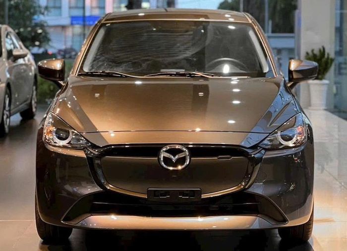 Trong phân khúc sedan cỡ B, Honda City cạnh tranh trực tiếp, thường xuyên đấu doanh số với Toyota Vios và Mazda2. 