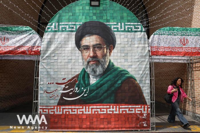 Áp phích về Lãnh tụ tối cao Iran Mojtaba Khamenei ở Tehran. Ảnh: WANA
