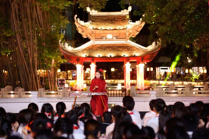 Theo NSND Trung Hiếu, cốt lõi của phát triển công nghiệp văn hóa nằm ở đầu tư chiều sâu. Ảnh: Văn Miếu