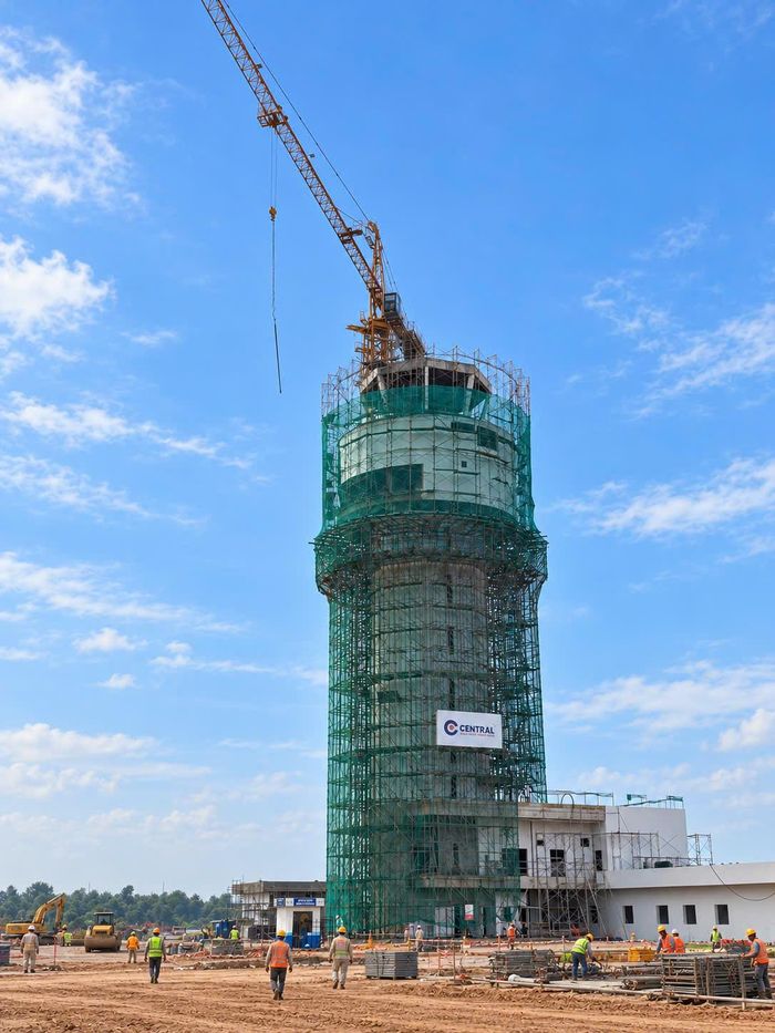 Hạng mục Đài kiểm soát không lưu đã đạt trên 90% khối lượng thi công. Ảnh: Anh Chiến