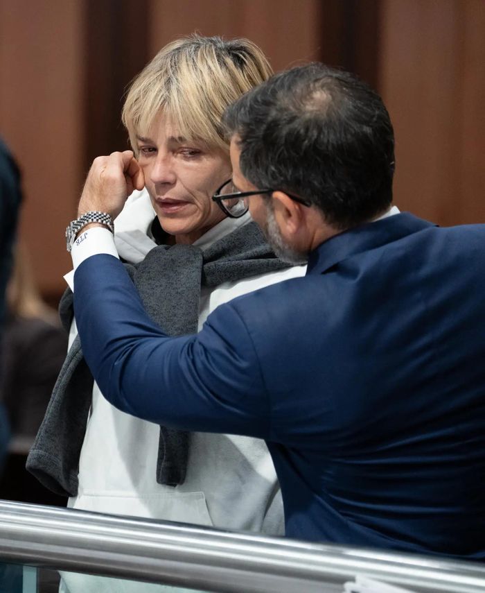  Selma Blair khóc khi xuất hiện tại toà tối 12/10. Ảnh: New York Daily News
