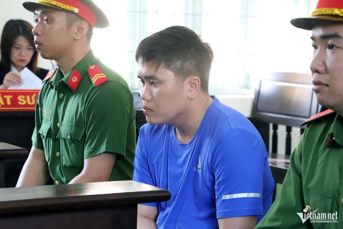 Bị cáo Bảo Trung tại toà