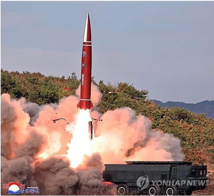 Triều Tiên thử tên lửa đạn đạo chiến thuật. Ảnh: KCNA/Yonhap
