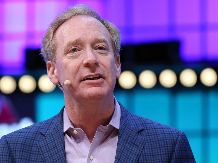 Chủ tịch Microsoft Brad Smith cảnh báo AI có thể trở thành vũ khí nguy hiểm. Ảnh: NurPhoto