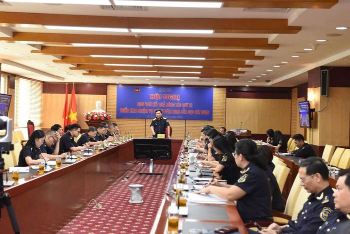 Cục trưởng Cục Hải quan Nguyễn Văn Thọ yêu cầu quyết liệt triển khai các giải pháp chống thất thu, trốn thuế, rút ngắn thời gian thông quan và tạo thuận lợi cho hoạt động xuất nhập khẩu. Ảnh: Cục Hải quan.