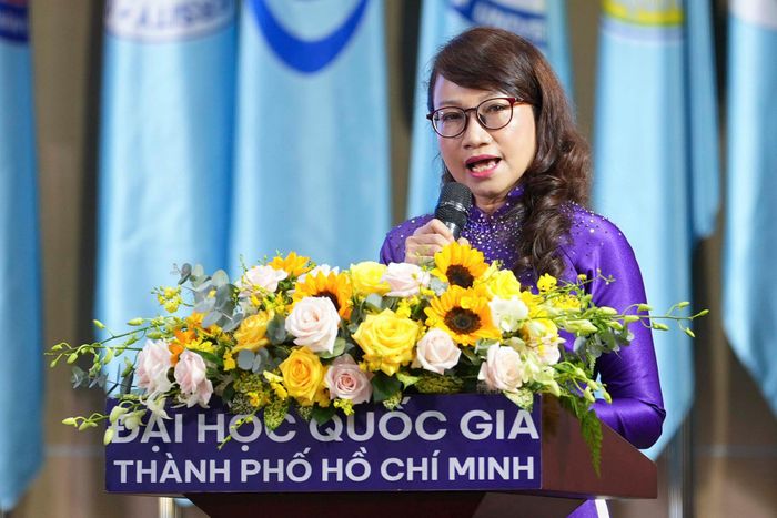 Giám đốc ĐHQG TPHCM Nguyễn Thị Thanh Mai phát biểu tiếp thu chỉ đạo của Thủ tướng Lê Minh Hưng. Ảnh: BTC